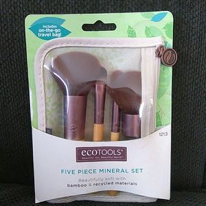 Makeup brushes